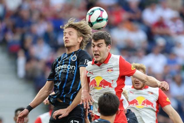 SOCCER - UEFA CL, RBS vs Brugge SALZBURG,AUSTRIA,06.AUG.25 - SOCCER - UEFA Champions League, qualification, Red Bull Salzburg vs Club Brugge. Image shows Joaquin Seys (Brugge) and Jacob Rasmussen (RBS).  GEPAxpictures xMathiasxMandl