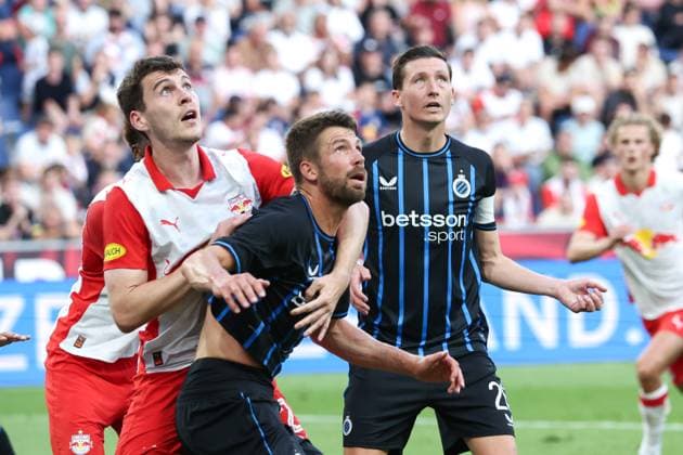 SOCCER - UEFA CL, RBS vs Brugge SALZBURG,AUSTRIA,06.AUG.25 - SOCCER - UEFA Champions League, qualification, Red Bull Salzburg vs Club Brugge. Image shows Jacob Rasmussen (RBS), Brandon Mechele and Hans Vanaken (Brugge).  GEPAxpictures xDavidxGeieregger