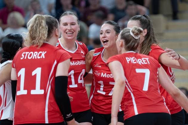 06 08 2025, xhfmx, Volleyball European Championship Qualification, Germany Switzerland v l Maja Storck Switzerland , Laura Dervisaj Künzler Switzerland , Julie Lengweiler Switzerland , Meline Pierret Switzerland cheer against Germany DFL DFB REGULATIONS PROHIBIT ANY USE OF PHOTOGRAPHS as IMAGE SEQUENCES and or QUASI VIDEO Wiesbaden