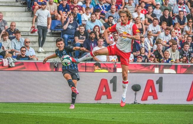 Football Austria, UEFA Champions League 2025 2026, 3rd qualifying round Red Bull Salzburg vs Club Brugge Red Bull Arena Salzburg, Wals Siezenheim, Austria Hugo Vetlesen Club Brugge KV with Maurits Kjaergaard Red Bull Salzburg Copyright: xLukasxBierederx