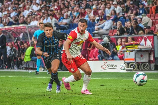 Football Austria, UEFA Champions League 2025 2026, 3rd qualifying round Red Bull Salzburg vs Club Brugge Red Bull Arena Salzburg, Wals Siezenheim, Austria Christos Tzolis Club Brugge KV with Stefan Lainer Reb Bull Salzburg Copyright: xLukasxBierederx