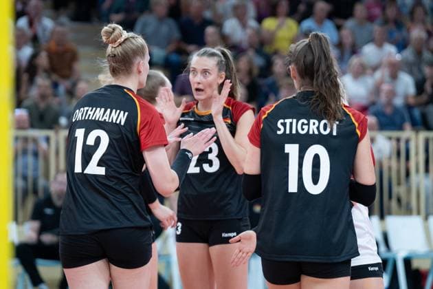 06 08 2025, xhfmx, Volleyball European Championship Qualification, Germany Switzerland v l Hanna Orthmann Germany , Sarah Straube Germany , Lena Stigrot Germany DFL DFB REGULATIONS PROHIBIT ANY USE OF PHOTOGRAPHS as IMAGE SEQUENCES and or QUASI VIDEO Wiesbaden