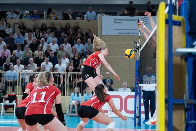 06 08 2025, xhfmx, Volleyball European Championship Qualification, Germany Switzerland Laura Dervisaj Künzler Switzerland smashes a ball over the net, ball is blocked DFL DFB REGULATIONS PROHIBIT ANY USE OF PHOTOGRAPHS as IMAGE SEQUENCES and or QUASI VIDEO Wiesbaden