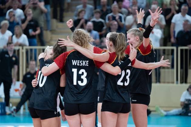 06 08 2025, xhfmx, Volleyball European Championship Qualification, Germany Switzerland v l Lena Stigrot Germany , Emilie Weske Germany , Sarah Straube Germany celebrate the victory against Switzerland DFL DFB REGULATIONS PROHIBIT ANY USE OF PHOTOGRAPHS as IMAGE SEQUENCES and or QUASI VIDEO Wiesbaden