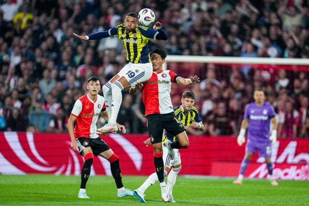 2025-08-06 Feyenoord v Fenerbahce SK - UEFA Champions League Third Qualifying Round ROTTERDAM, NETHERLANDS - AUGUST 6: Youssef En-Nesyri of Fenerbahce SK, Tsuyoshi Watanabe of Feyenoord battle for the ball during the UEFA Champions League Third Qualifying Round match between Feyenoord and Fenerbahce SK at Stadion Feijenoord on August 6, 2025 in Rotterdam, Netherlands. Rotterdam Stadion Feijenoord Netherlands Content not available for redistribution in The Netherlands directly or indirectly through any third parties. Copyright: xJorisxVerwijstx