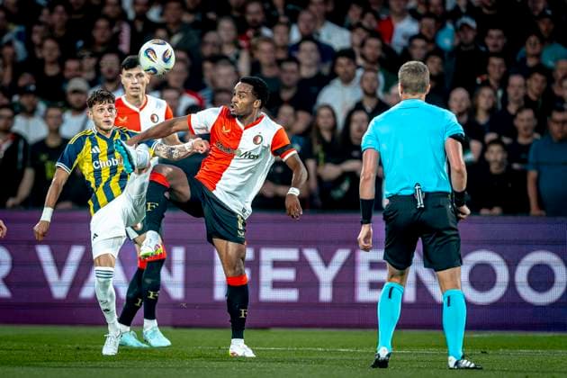 Fenerbahce SK midfielder Sebastian Szymanski, Feyenoord Rotterdam midfielder Quinten Timber during the match Feyenoord Fenerbahce at the Kuip Stadium for the third qualifying round champions league season 2025 2026 in Rotterdam, Netherlands on 6 august 2025, photo by Marcel van Dorst EYE4images DeFodi Images
