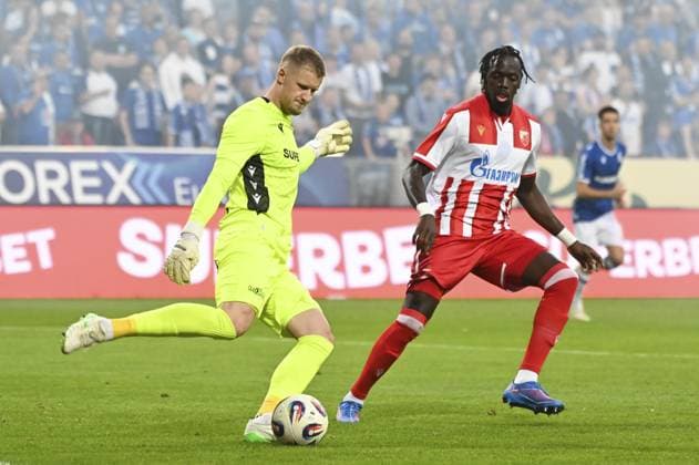 Bartosz Mrozek and Cherif Ndiaye during match of the third qualifying round of the UEFA Champions League between Lech Poznan vs Crvena Zvezda, Poland, on August 6 2025  Copyright: xMichalxDubiel IPAxSportx xipa-agency.netx xx IPA_61825510 IPA_Agency_IPA61825510