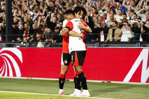 ROTTERDAM - Quinten Timber of Feyenoord (r) receives congratulations from Ayase Ueda of Feyenoord after scoring 1-0 during the third qualifying round Champions League match between Feyenoord and FenerbahoÂße at Feyenoord Stadium de Kuip on Aug. 6, 2025 in Rotterdam, Netherlands. ANP BART STOUTJESDIJK UEFA Champions League Third Qualifying Round First Leg 2025-2026 xVIxANPxSportx xxANPxIVx 532926933 originalFilename: 532926933.jpg