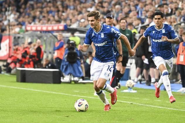 Leo Bengtsson during match of the third qualifying round of the UEFA Champions League between Lech Poznan vs Crvena Zvezda, Poland, on August 6 2025  Copyright: xMichalxDubiel IPAxSportx xipa-agency.netx xx IPA_61826385 IPA_Agency_IPA61826385