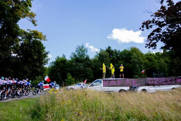 Tour Of Poland - Stage 3 The peloton rides during Stage 3 of the Tour of Poland from Walbrzych to the Sowie Mountains in Wroclaw, Poland, on August 6, 2025. Walbrzych Poland  Copyright: xMateuszxBireckix originalFilename:birecki-tourofpo250806_npmd7.jpg