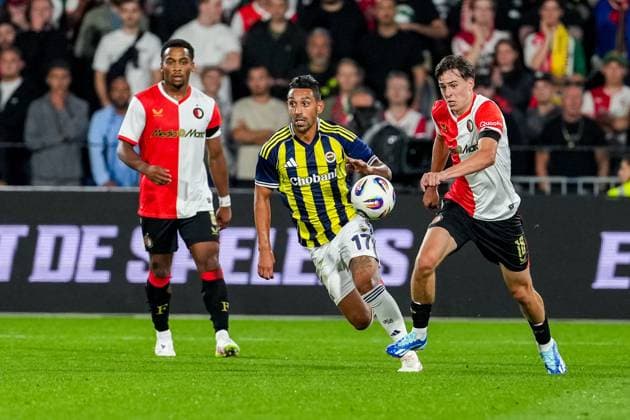 UEFA Champions League: Feyenoord v Fenerbahce SK Rotterdam - during the third qualification round 1st leg of The Champions League 2025 2026. The match is set between Feyenoord and Fenerbahce SK at Stadion Feijenoord De Kuip on 6 August 2025 in Rotterdam, The Netherlands. Copyright: xTomxBodex