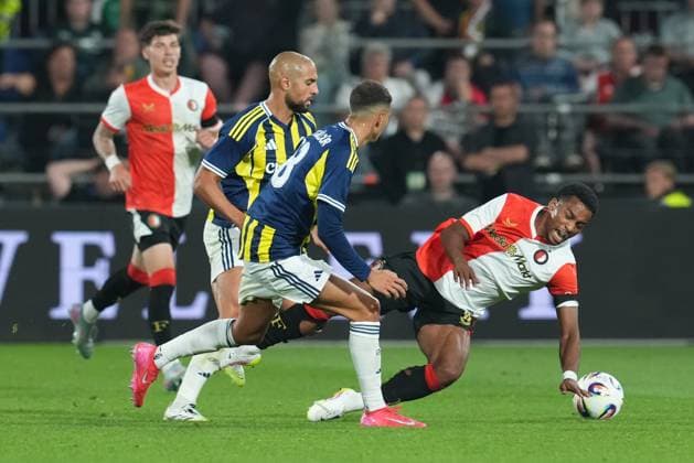 ROTTERDAM , 06-08-2025 , Stadium Feijenoord de Kuip , season 2025 2026 , UEFA Champions League Third Qualifying round , match between Feyenoord and Fenerbahce , Fenerbahce player Sofyan Amrabat, Feyenoord player Quiten Timber, Sofyan Amrabat, Quinten Timber Feyenoord - Fenerbahce  x30407579x Copyright: