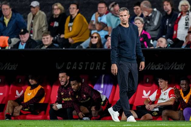 2025-08-06 Feyenoord v Fenerbahce SK - UEFA Champions League Third Qualifying Round ROTTERDAM, NETHERLANDS - AUGUST 6: Coach Robin van Persie of Feyenoord looks on during the UEFA Champions League Third Qualifying Round match between Feyenoord and Fenerbahce SK at Stadion Feijenoord on August 6, 2025 in Rotterdam, Netherlands. Rotterdam Stadion Feijenoord Netherlands Content not available for redistribution in The Netherlands directly or indirectly through any third parties. Copyright: xJorisxVerwijstx
