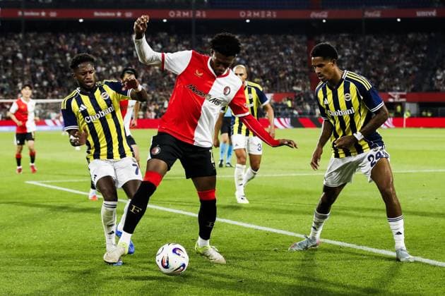 ROTTERDAM - Fred of Fenerbahce SK , Gaoussou Diarra of Feyenoord , Jayden Oosterwolde of Fenerbahce SK (l-r) during the third qualifying round Champions League match between Feyenoord and FenerbahoÂße at Feyenoord Stadium de Kuip on Aug. 6, 2025 in Rotterdam, Netherlands. ANP BART STOUTJESDIJK UEFA Champions League Third Qualifying Round First Leg 2025-2026 xVIxANPxSportx xxANPxIVx 532932366 originalFilename: 532932366.jpg