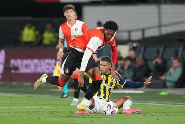 ROTTERDAM , 06-08-2025 , Stadium Feijenoord de Kuip , season 2025 2026 , UEFA Champions League Third Qualifying round , match between Feyenoord and Fenerbahce , Feyenoord player Gaoussou Diarra, Fenerbahce player Mert Muldur, Jordan Bos, Mert Muldu, Gaoussou Diarra Feyenoord - Fenerbahce x30407856x Copyright: