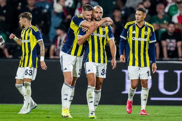 2025-08-06 Feyenoord v Fenerbahce SK - UEFA Champions League Third Qualifying Round ROTTERDAM, NETHERLANDS - AUGUST 6: Sofyan Amrabat of Fenerbahce SK celebrates the late equalizer with his team during the UEFA Champions League Third Qualifying Round match between Feyenoord and Fenerbahce SK at Stadion Feijenoord on August 6, 2025 in Rotterdam, Netherlands. Rotterdam Stadion Feijenoord Netherlands Content not available for redistribution in The Netherlands directly or indirectly through any third parties. Copyright: xJorisxVerwijstx