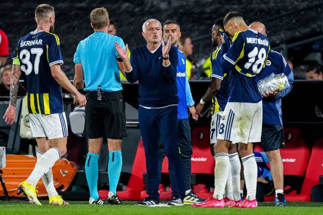 2025-08-06 Feyenoord v Fenerbahce SK - UEFA Champions League Third Qualifying Round ROTTERDAM, NETHERLANDS - AUGUST 6: head coach Jose Mourinho of Fenerbahce SK coaching during the UEFA Champions League Third Qualifying Round match between Feyenoord and Fenerbahce SK at Stadion Feijenoord on August 6, 2025 in Rotterdam, Netherlands. Rotterdam Stadion Feijenoord Netherlands Content not available for redistribution in The Netherlands directly or indirectly through any third parties. Copyright: xJorisxVerwijstx
