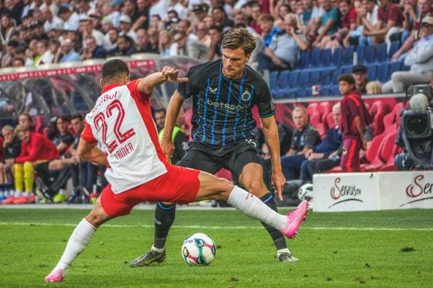 Football Austria, UEFA Champions League 2025 2026, 3rd qualifying round Red Bull Salzburg vs Club Brugge Red Bull Arena Salzburg, Wals Siezenheim, Austria Bjorn Meijer Club Brugge KV with Stefan Lainer Reb Bull Salzburg Copyright: xLukasxBierederx
