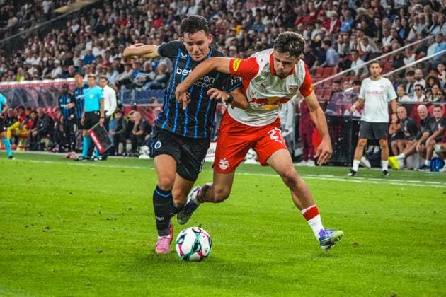 Football Austria, UEFA Champions League 2025 2026, 3rd qualifying round Red Bull Salzburg vs Club Brugge Red Bull Arena Salzburg, Wals Siezenheim, Austria Kerim Alajbegovic Red Bull Salzburg with Hugo Vetlesen Club Brugge KV Copyright: xLukasxBierederx