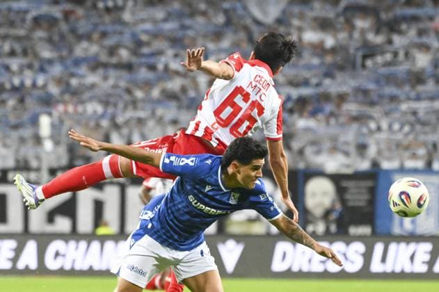 CALCIO - UEFA Champions League - Lech Poznan vs Crvena Zvezda Young Woo Seol and Luis Palma during match of the third qualifying round of the UEFA Champions League between Lech Poznan vs Crvena Zvezda, Poland, on August 6 2025 Poznan Poland  Copyright: xIPAxSport ABACAx