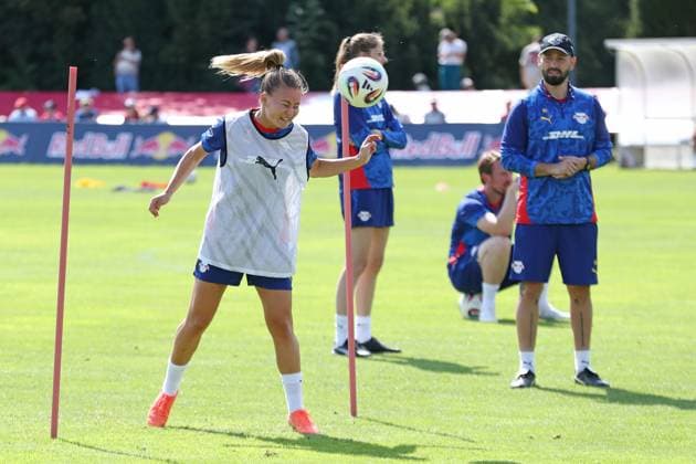GPFBL Public training of RB Leipzig women, 06 08 25 Annabel Schasching 16, RB Leipzig soccer, Google Pixel Womens Bundesliga, season 2025 2026, Public training of RB Leipzig on 06 08 25 at the Abtnaundorf sports school, training campus Copyright: xBEAUTIFULxSPORTS JanxKaeferx