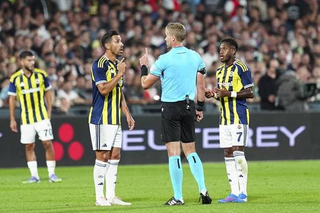 Feyenoord v Fenerbahce - UEFA Champions League ROTTERDAM, NETHERLANDS - AUGUST 06: Irfan Can Kahveci of Fenerbahce argues with the referee Glenn Nyberg during the UEFA Champions League third qualifying round first leg match between Fenerbahce and Feyenoord, in Rotterdam, the Netherlands on August 06, 2025. Agit Erdi Ulukaya Anadolu Rotterdam Netherlands. Editorial use only. Please get in touch for any other usage.  Copyright: x2025xAnadoluxAgitxErdixUlukayax