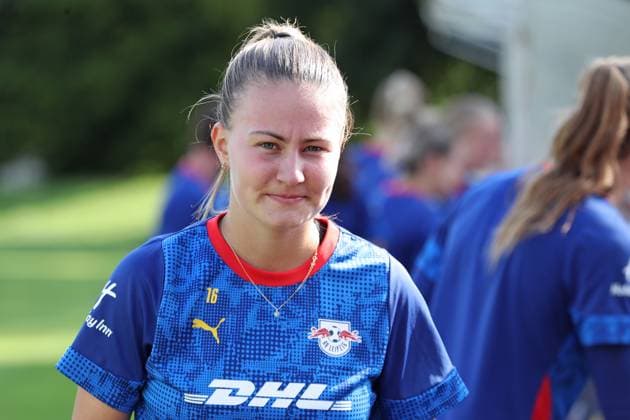 GPFBL Public training of RB Leipzig women, 06 08 25 Annabel Schasching 16, RB Leipzig soccer, Google Pixel Womens Bundesliga, season 2025 2026, Public training of RB Leipzig on 06 08 25 at the Abtnaundorf sports school, training campus Copyright: xBEAUTIFULxSPORTS JanxKaeferx
