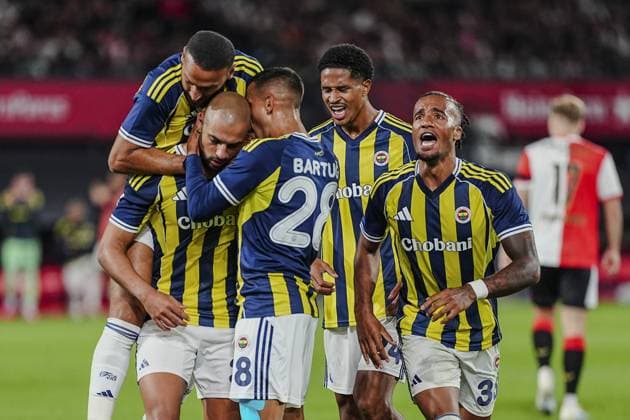 Feyenoord v Fenerbahce - UEFA Champions League ROTTERDAM, NETHERLANDS - AUGUST 06: Players of Fenerbahce celebrate after scoring a goal during the UEFA Champions League third qualifying round first leg match between Fenerbahce and Feyenoord, in Rotterdam, the Netherlands on August 06, 2025. Agit Erdi Ulukaya Anadolu Rotterdam Netherlands. Editorial use only. Please get in touch for any other usage.  Copyright: x2025xAnadoluxAgitxErdixUlukayax