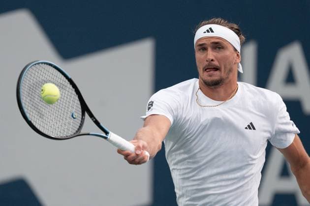 ATP, Tennis Herren Masters 1000 National Bank Open Toronto Presented by Rogers 2025 - Semifinals Alexander Zverev of Germany plays a forehand against Karen Khachanov of Russia during the Men s Singles semifinals match of the ATP Masters 1000 National Bank Open at Sobeys Stadium. on August 6, 2025 in Toronto, Canada. (Photo by Leonardo Ramirez Eyepix Group) Copyright: xLeonardoxRamirezx xEyepixxGroupx LR-06082025-01963
