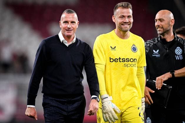 Salzburg v Club Brugge - UEFA Champions League SALZBURG, AUSTRIA - AUGUST 06 : Hayen Nicky head coach of Club Brugge and Mignolet Simon goalkeeper of Club Brugge after winning the UEFA Champions League 2025 26 third qualifying round first leg between Salzburg and Club Brugge on August 6, 2025 in Salzburg, Austria, 06 08 2025  Copyright: xTomasxSiskx
