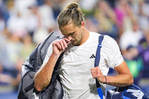 August 6, 2025, Toronto, On, CAN: Alexander Zverev of Germany leaves the court after his 3-6 6-4 6-7 loss to Karen Khachanov of Russia in semifinal tennis action at the National Bank Open in Toronto on Wednesday, August 6, 2025. Alexander Zverev  - ZUMAc35_ 20250806_zaf_c35_080 Copyright: xChrisxYoungx