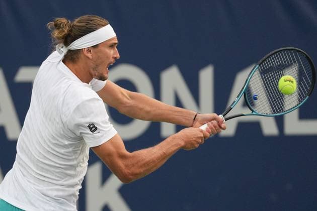 August 6, 2025, Toronto, Ontario, Canada: Alexander Zverev of Germany plays a backhand against Karen Khachanov of Russia during the Men s Singles semifinals match of the ATP, Tennis Herren Masters 1000 National Bank Open at Sobeys Stadium. on August 6, 2025 in Toronto, Canada. Toronto Canada - ZUMAe321 20250806_zsa_e321_013 Copyright: xLeonardoxRamirezx