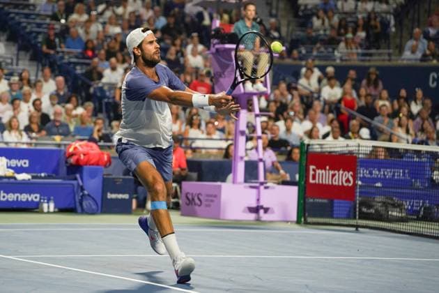 ATP, Tennis Herren Masters 1000 National Bank Open Toronto Presented by Rogers 2025 - Semifinals Karen Khachanov of Russia plays a backhand against Alexander Zverev of Germany during the Men s Singles semifinals match of the ATP Masters 1000 National Bank Open at Sobeys Stadium. on August 6, 2025 in Toronto, Canada. (Photo by Leonardo Ramirez Eyepix Group) Copyright: xLeonardoxRamirezx xEyepixxGroupx LR-06082025-06296