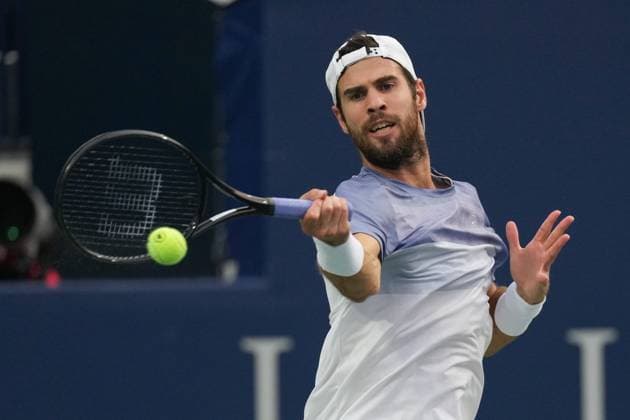 August 6, 2025, Toronto, Ontario, Canada: Karen Khachanov of Russia plays a forehand against Alexander Zverev of Germany during the Men s Singles semifinals match of the ATP, Tennis Herren Masters 1000 National Bank Open at Sobeys Stadium. on August 6, 2025 in Toronto, Canada. Toronto Canada - ZUMAe321 20250806_zsa_e321_037 Copyright: xLeonardoxRamirezx