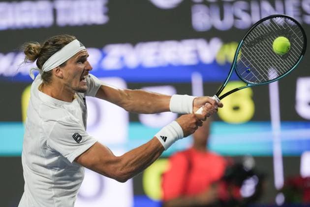 August 6, 2025, Toronto, Ontario, Canada: Alexander Zverev of Germany plays a backhand against Karen Khachanov of Russia during the Men s Singles semifinals match of the ATP, Tennis Herren Masters 1000 National Bank Open at Sobeys Stadium. on August 6, 2025 in Toronto, Canada. Toronto Canada - ZUMAe321 20250806_zsa_e321_071 Copyright: xLeonardoxRamirezx