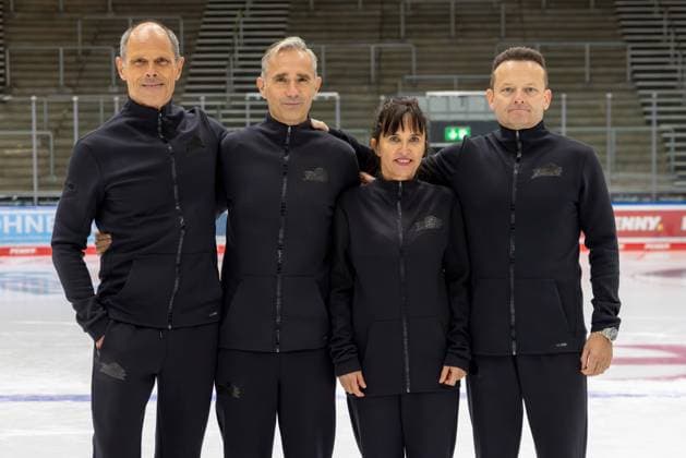 l r team doctor Dr Jens Ulrich Otto Augsburger Panther , team doctor Dr Karsten Bogner Augsburger Panther , dentist Dr Roswitha Merk Augsburger Panther , team doctor Dr med Karl Golczyk Augsburger Panther , team and portrait pictures, Augsburger Panther, season 2025 2026, ice hockey, Penny DEL, 06 08 2025 Augsburg Bavaria Germany Copyright: xkolbert-press ChristianxKolbertx