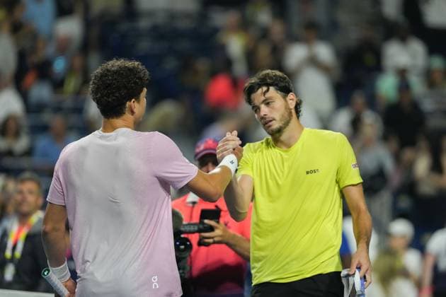 ATP, Tennis Herren Masters 1000 National Bank Open Toronto Presented by Rogers 2025 - Semifinals Taylor Fritz of the United States shake hands at the net with Ben Shelton of the United States after the Men s Singles semifinals match of the ATP Masters 1000 National Bank Open at Sobeys Stadium. on August 6, 2025 in Toronto, Canada. Toronto Ontario Canada Copyright: xLeonardoxRamirezx