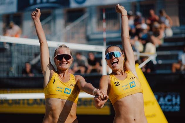 Beach volleyball, Beachvolleyball - Baden Challenge BADEN,AUSTRIA,07.AUG.25 - BEACH VOLLEYBALL - FIVB World Tour - Baden Challenge. Image shows the rejoicing of Valentyna Davidova (UKR) and Anhelina Khmil (UKR).  GEPAxpictures xAlexanderxSolc