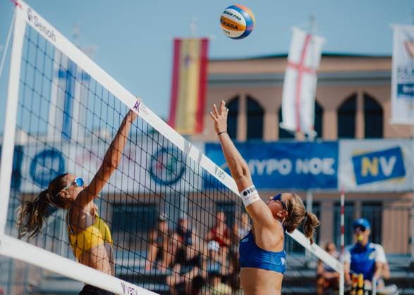 Beach volleyball, Beachvolleyball - Baden Challenge BADEN,AUSTRIA,07.AUG.25 - BEACH VOLLEYBALL - FIVB World Tour - Baden Challenge. Image shows Anhelina Khmil (UKR) and Emi van Driel (NED).  GEPAxpictures xAlexanderxSolc