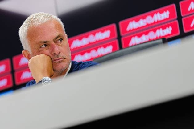 ROTTERDAM , 06-08-2025 , Stadium Feijenoord de Kuip , season 2025 2026 , UEFA Champions League Third Qualifying round between Feyenoord and Fenerbahce , Fenerbahce trainer coach Jose Mourinho Jose Mourinho Feyenoord - Fenerbahce  x30414893x Copyright: