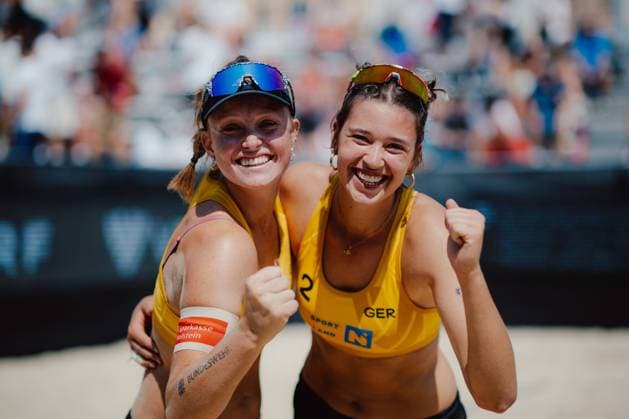 Beach volleyball, Beachvolleyball - Baden Challenge BADEN,AUSTRIA,07.AUG.25 - BEACH VOLLEYBALL - FIVB World Tour - Baden Challenge. Image shows the rejoicing of Lea Sophie Kunst (GER) and Janne Uhl (GER).  GEPAxpictures xAlexanderxSolc
