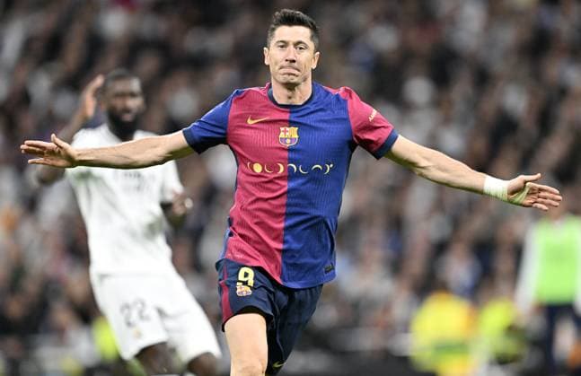 Real Madrid v Barcelona - LaLiga MADRID, SPAIN - OCTOBER 26: Robert Lewandowski of Barcelona celebrates after scoring a goal during LaLiga match between Real Madrid and Barcelona at Santiago Bernabeu in Madrid, Spain on October 26, 2024. Madrid Spain. Editorial use only. Please get in touch for any other usage.  Copyright: x2025xAnadoluxBurakxAkbulutx