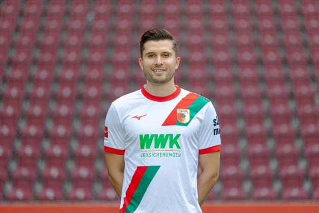 Elvis Rexhbecaj FC Augsburg 1907 1 BL, portrait date 2025 2026,
