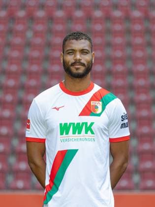Steve MouniÃ FC Augsburg 1907 1 BL, portrait date 2025 2026,