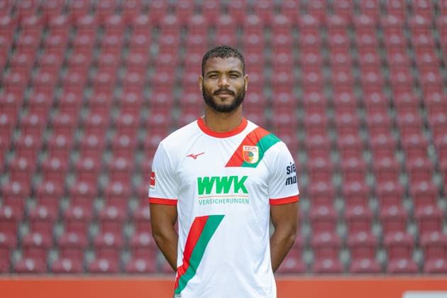 Steve MouniÃ FC Augsburg 1907 1 BL, portrait date 2025 2026,