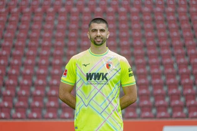 Nediljko LabroviÄ‡ FC Augsburg 1907 1 BL, portrait date 2025 2026,