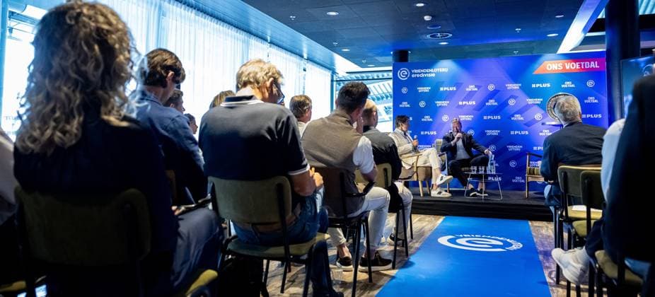 UTRECHT - Ronald Koeman will receive an Eredivisie Oeuvre Award from the hands of Guus Hiddink. This makes the former professional footballer and current national team, Nationalteam coach the fifth winner of the award. With the award, individuals with a great value for Dutch soccer are put in the spotlight in a special way. ANP ROB ENGELAAR xVIxANPxSportx xxANPxIVx 532975314 originalFilename: 532975314.jpg