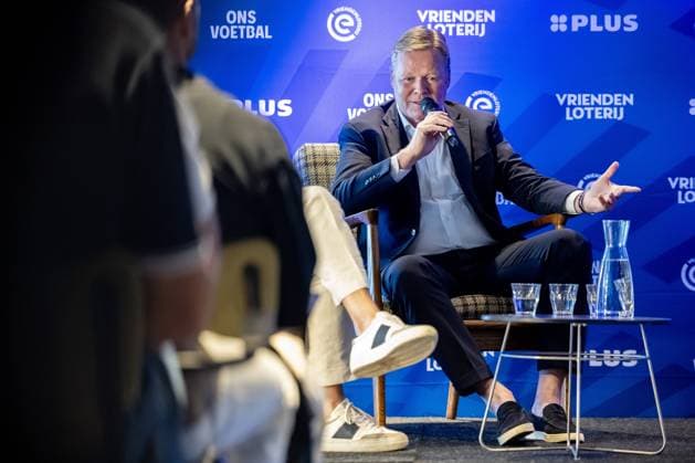 UTRECHT - Ronald Koeman will receive an Eredivisie Oeuvre Award from the hands of Guus Hiddink. This makes the former professional footballer and current national team, Nationalteam coach the fifth winner of the award. With the award, individuals with a great value for Dutch soccer are put in the spotlight in a special way. ANP ROB ENGELAAR xVIxANPxSportx xxANPxIVx 532975322 originalFilename: 532975322.jpg