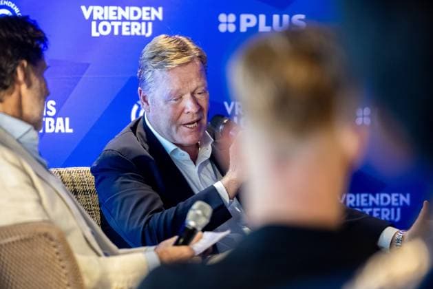 UTRECHT - Ronald Koeman will receive an Eredivisie Oeuvre Award from the hands of Guus Hiddink. This makes the former professional footballer and current national team, Nationalteam coach the fifth winner of the award. With the award, individuals with a great value for Dutch soccer are put in the spotlight in a special way. ANP ROB ENGELAAR xVIxANPxSportx xxANPxIVx 532975334 originalFilename: 532975334.jpg