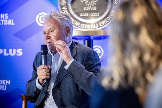 UTRECHT - Guus Hiddink during the presentation of the Eredivisie Oeuvre Award to Ronald Koeman receives. This makes the former professional footballer and current national team, Nationalteam coach the fifth winner of the award. With the award, individuals with great value for Dutch soccer are put in the spotlight in a special way. ANP ROB ENGELAAR xVIxANPxSportx xxANPxIVx 532975361 originalFilename: 532975361.jpg